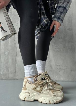 Стильні бежеві жіночі кросівки весна-осінь на подвійній шнурівці,на масивній високій...