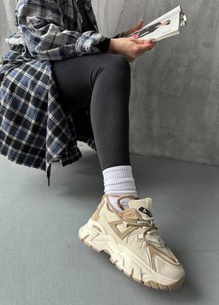 Стильні бежеві жіночі кросівки весна-осінь на подвійній шнурівці,на масивній високій...