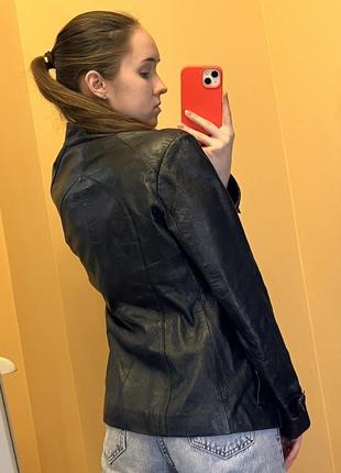 Вінтажна чорна шкіряна куртка4 фото