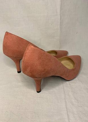 Туфли розовые замшевые на каблуках1 фото