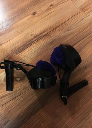 Босоніжки moschino