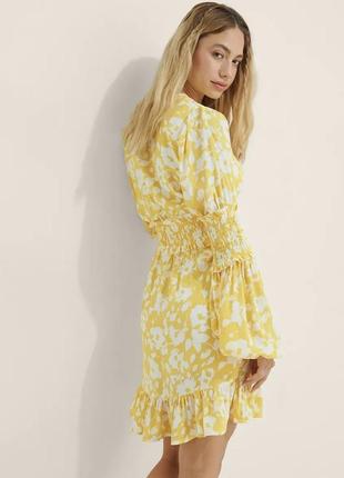 Сукня міді, жовта сукня, сукня у квітковий принт від бренду na-kd3 фото