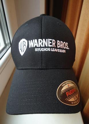 Кепка бейсболка  warner bross flexfit cap новая (s-m)