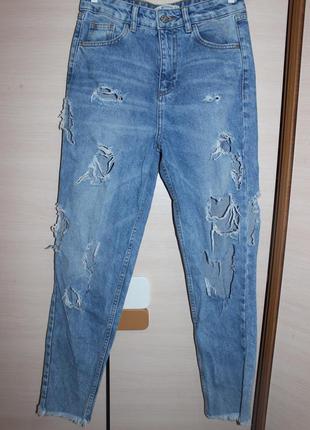 Стильные рваные джинсы бойфренд с завышеной талией pull&bear