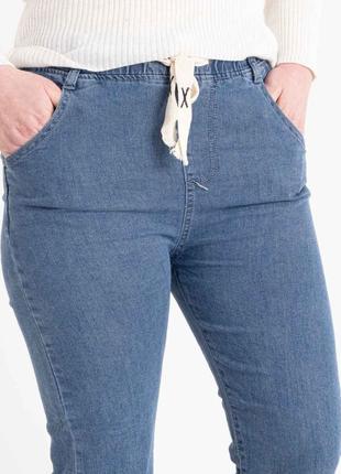 Женские батальные джинсы на резинке7 фото
