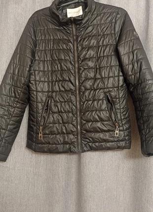 Курточка весняна .