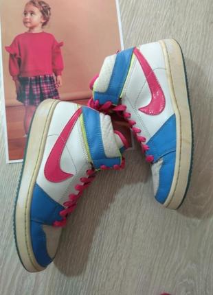 Кроссовки nike 35,5 р. стелька 23,5 см.