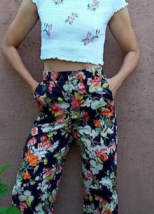 Актуальные штаны в цветочный принт zara1 фото
