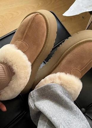 Трендовые сапоги с мехом коричневые в стиле ugg