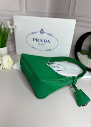 Женская   сумка re-nylon prada re-edition 2000 mini-bag зеленая wb0464 фото
