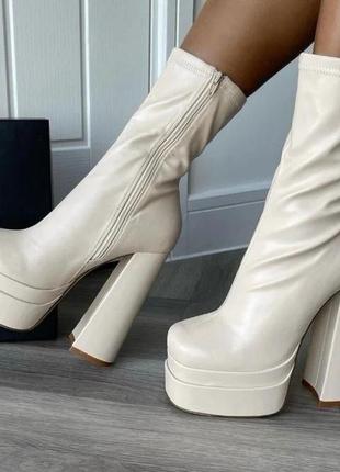 Демі ботильйони в стилі братц версаче на високій платформі молочні беж сапожки на...