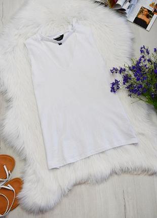 Белая майка с чокером необработанные края