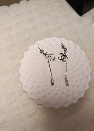 Сережки шанель