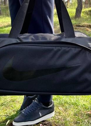 Спортивная сумка nike (черная)3 фото