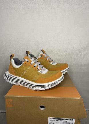 Кросівки deckers