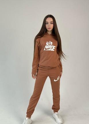 Женский спортивный костюм nike