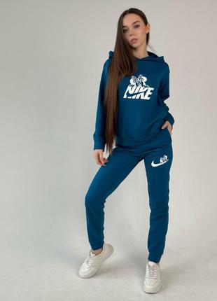 Жіночий спортивний костюм nike