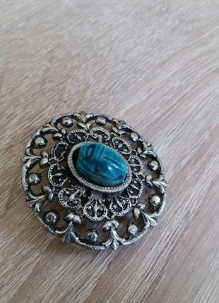 Брошь с натуральным камнем