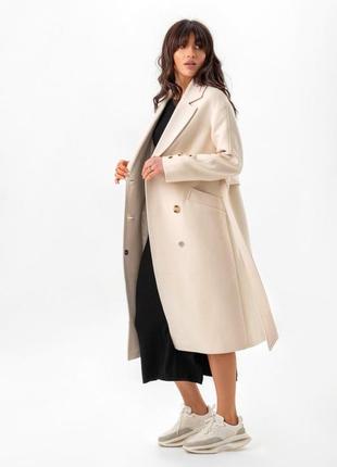 Пальто жіноче демісезонне кашемірове вовняне двобортне на ґудзиках оверсайз, світле молочне3 фото