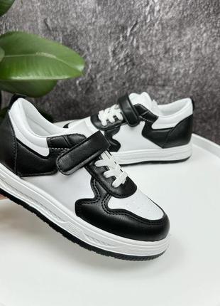 Кросівки біло-чорні xifa