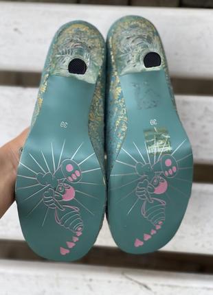 Кожаные бирюзовые туфли «лебедидное озеро» irregular choice9 фото