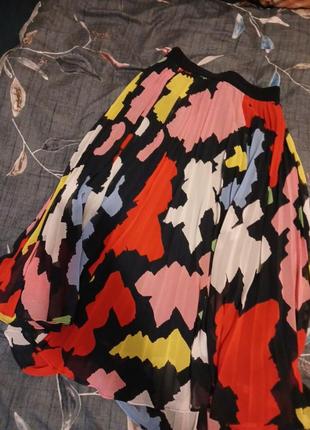 Яркая юбка с геометрическим принтом1 фото