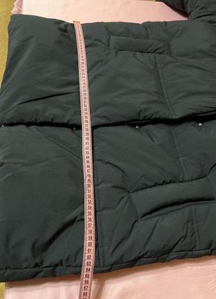 Черная теплая зимняя куртка с капишоном2 фото