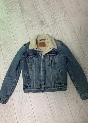 Джинсовая куртка на меховой подкладке levis sherpa trucker jacket