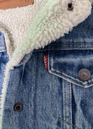 Джинсова куртка на хутряній підкладці levis sherpa trucker  jacket4 фото