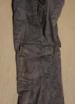 Фірмові вузькі штани — карго камуфляжного забарвлення superdry англія 29/34 р.3 фото