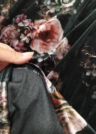 Шикарне оксамитове плаття з квітковим принтом5 фото