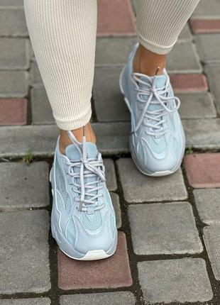 Женские демисезонные кроссовки светло-голубого цвета8 фото