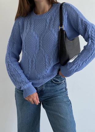 Голубой свитер с узором