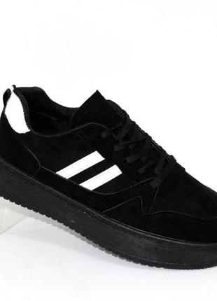 Черные замшевые кроссовки с белыми полосками1 фото