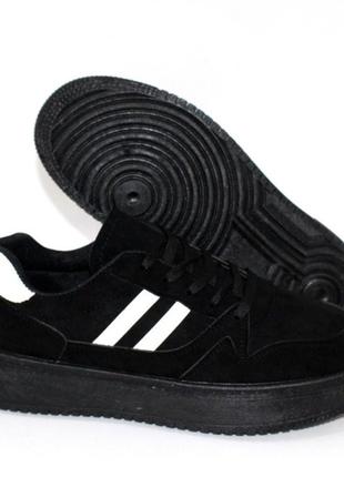 Черные замшевые кроссовки с белыми полосками6 фото