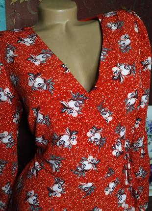 Короткое красное платье с длинными рукавами с цветочным принтом от river island5 фото