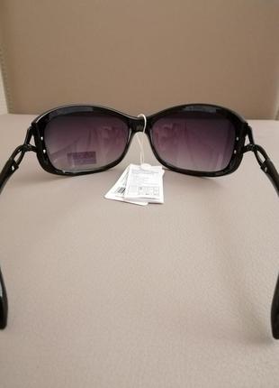 Очки солнцезащитные