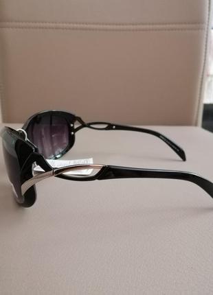 Очки солнцезащитные