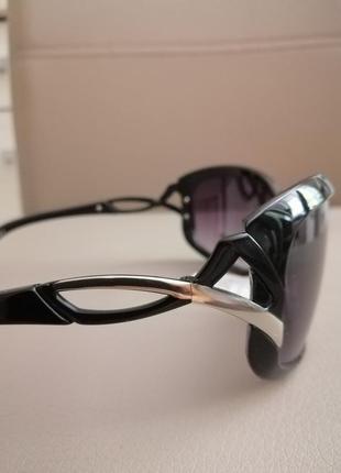 Очки солнцезащитные