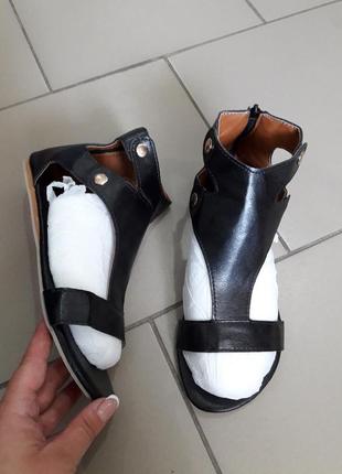 Сандалі,босоніжки