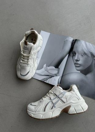 Белые очень крутые кроссовки эко с серебристыми вставками3 фото