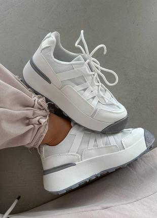 Білі дуже круті кеди - кросівки на високій підошві