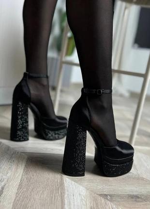 Туфлі в стилі версаче братц на високій платформі чорні женские туфли на высоком каблуке