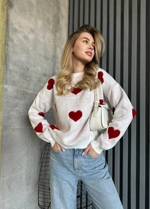 Стильний білий вʼязаний светр оверсайз з червоними сердечками 20244 фото