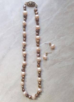 Набір:намисто і сережки-гвоздики, з натурпльного перлів.1 фото