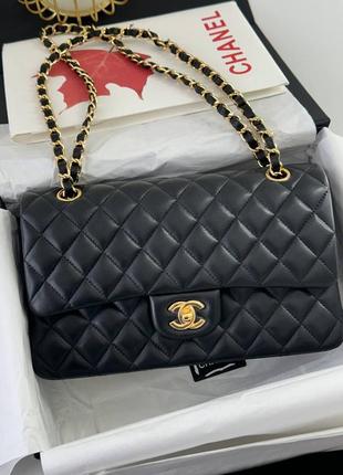 Женская черная кожаная сумка classic chanel jumbo case с золотой цепочкой и логотипом стеганая сумка1 фото