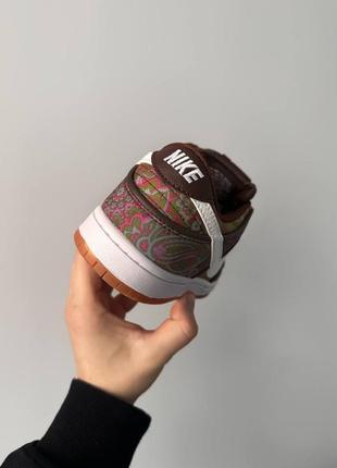 Нереально стильные женские кроссовки nike sb dunk low paisley brown коричневые с цветным узором5 фото