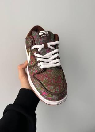 Нереально стильные женские кроссовки nike sb dunk low paisley brown коричневые с цветным узором3 фото