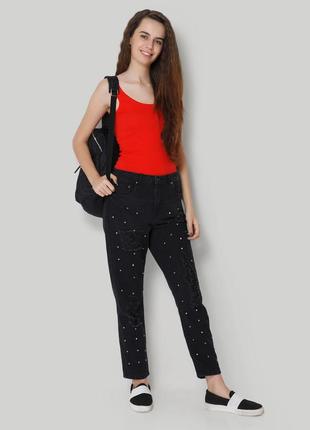 Чорні потерті джинси з високою посадкою mom з заклепками моми