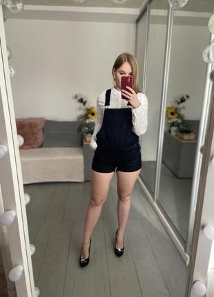 Чорний комбінезон з шортами